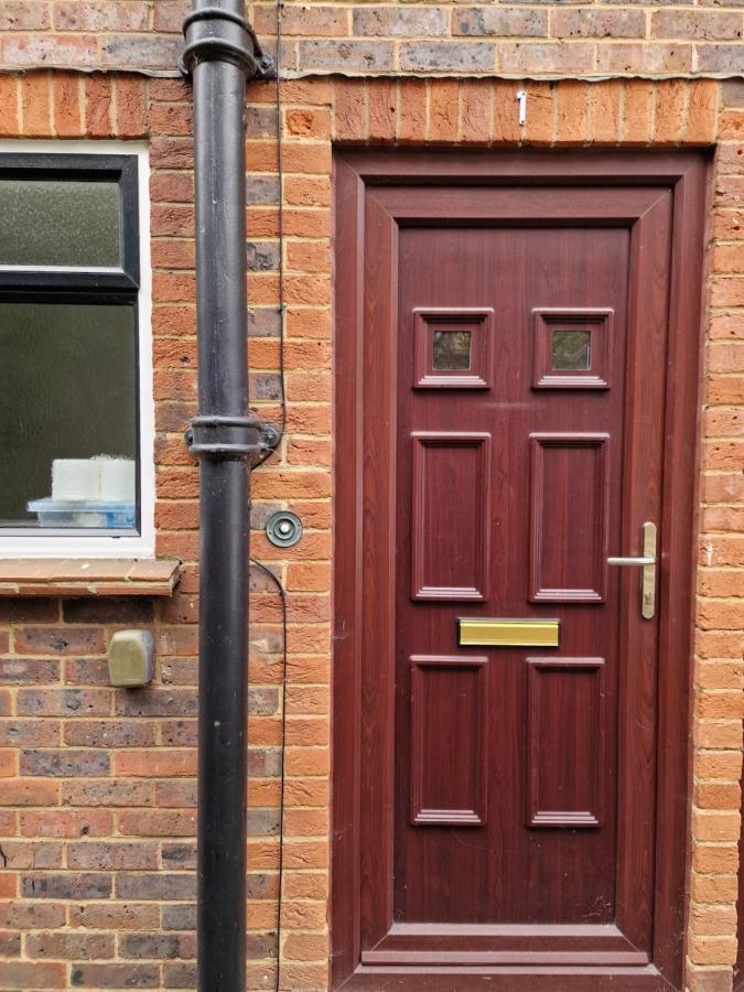 Millmead Apartment In Central Guildford With Parking Экстерьер фото
