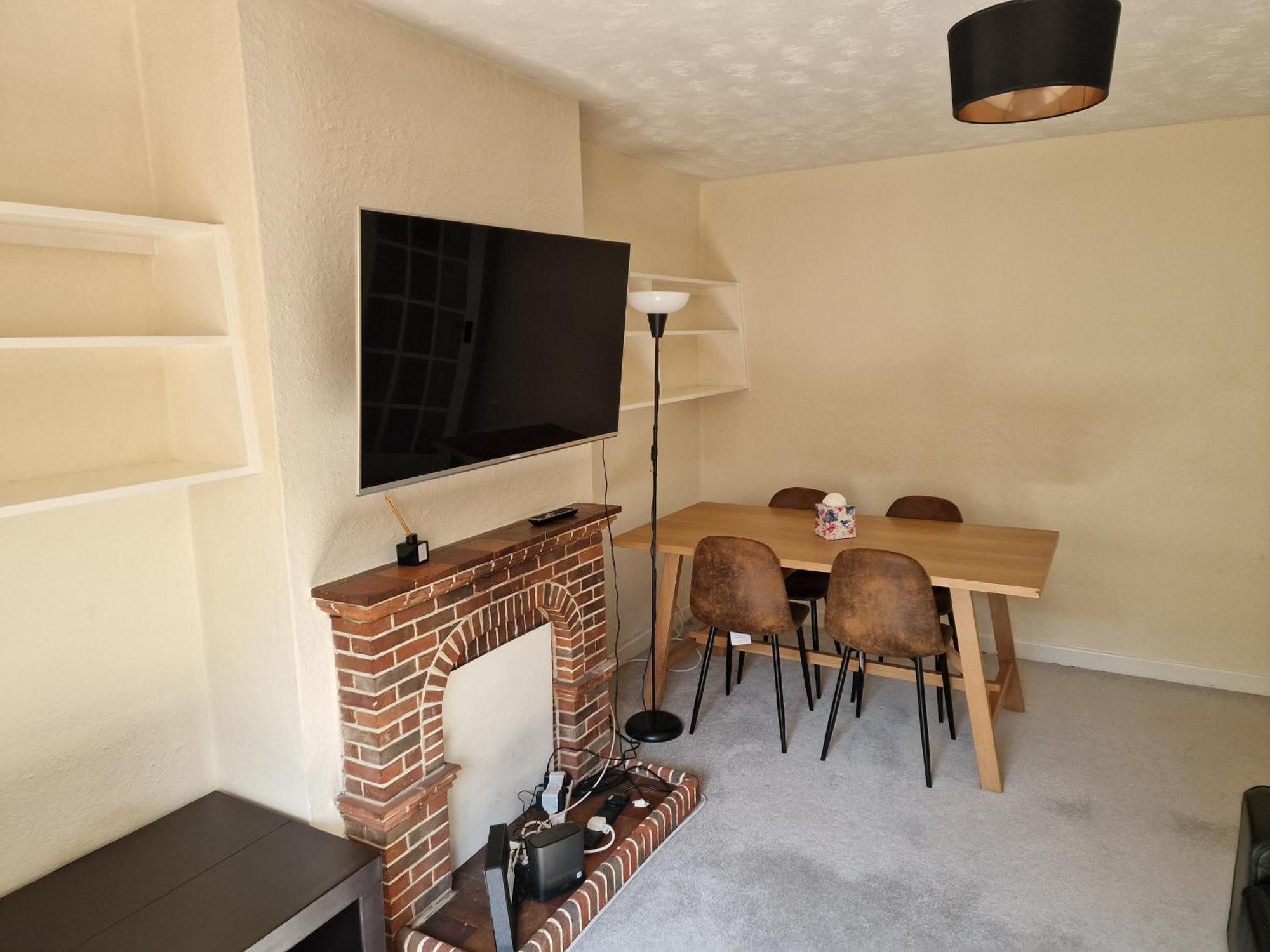 Millmead Apartment In Central Guildford With Parking Экстерьер фото