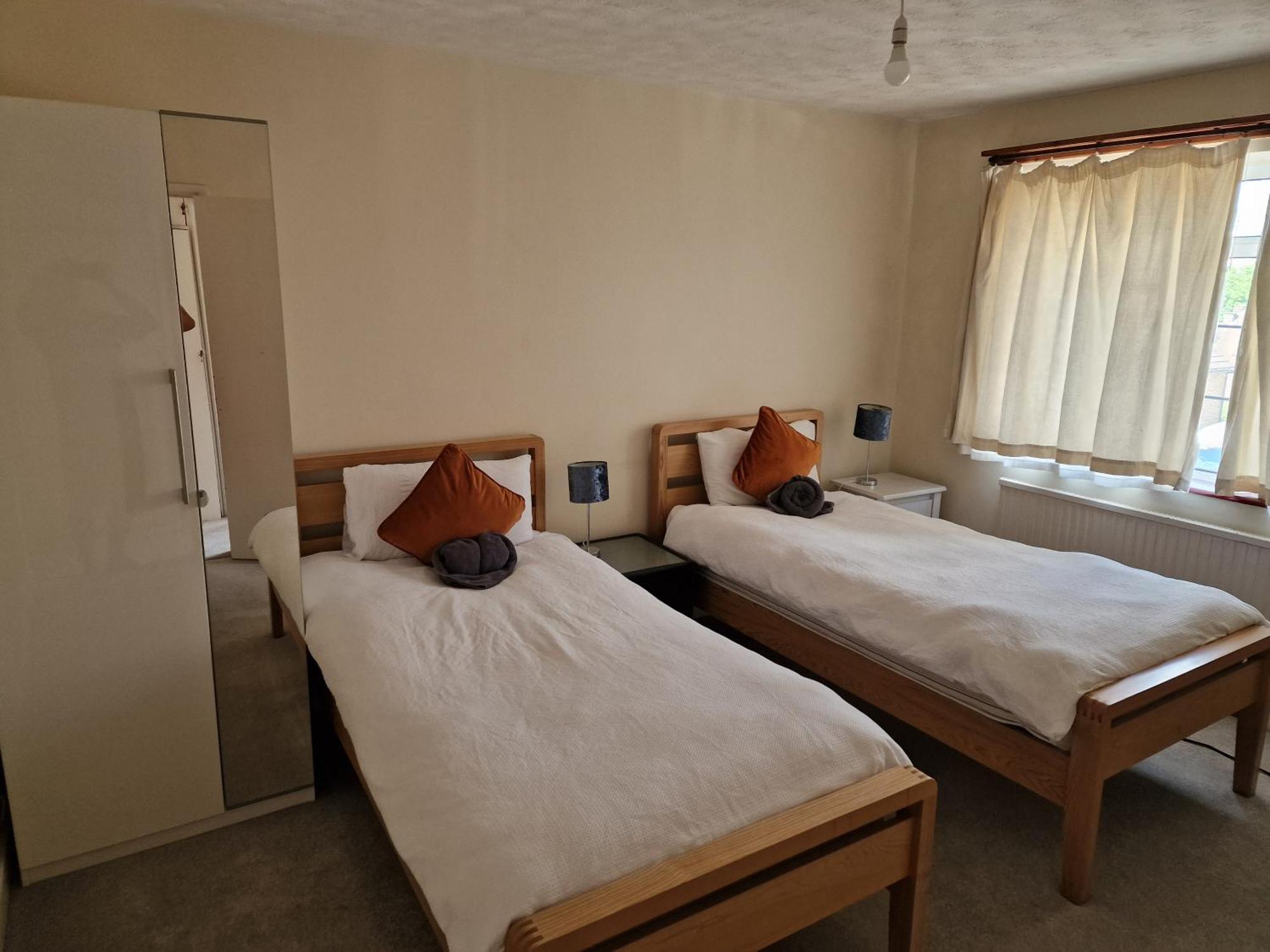 Millmead Apartment In Central Guildford With Parking Экстерьер фото